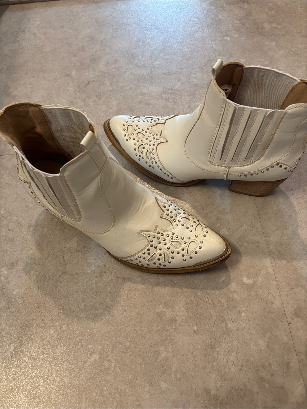 Wanted White Studded Western Chelsea Ankle Boots size 9
